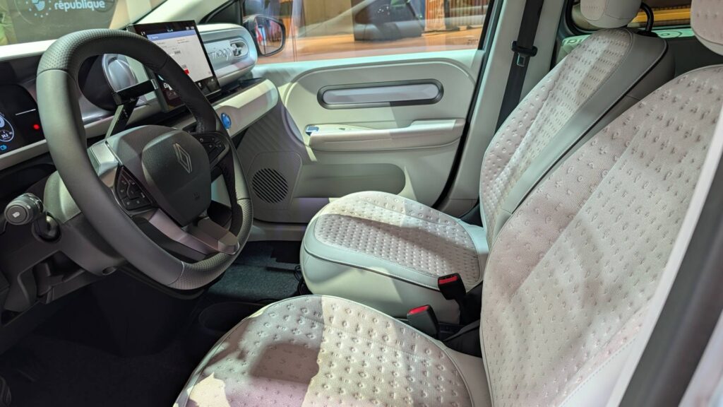 Int&eacute;rieur du concept Twingo Clever Insights // Source : Raphaelle Baut pour Numerama