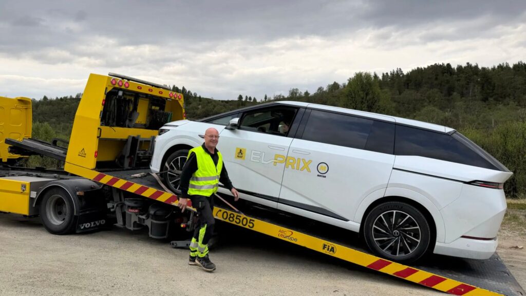 Le XPeng X9 lors du test El Prix 2026. // Source : Motor