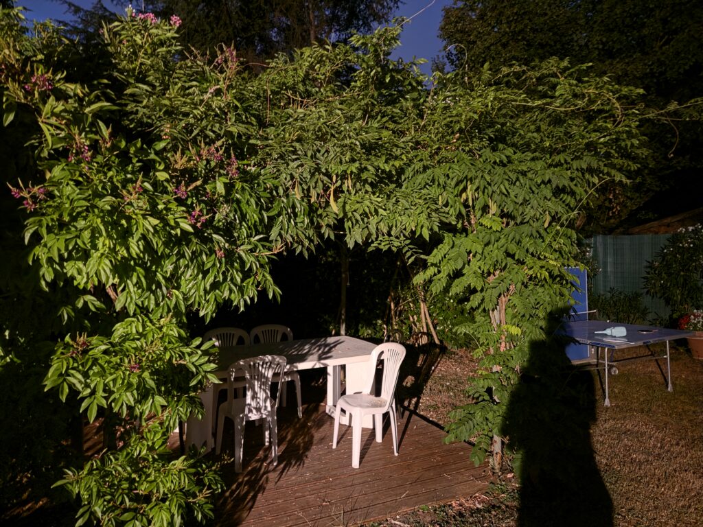 Photo de nuit avec le Galaxy Z Fold 8 : rien à dire, la qualité est très bonne. Gare à ne pas trop bouger au risque de créer du grain. Photo de nuit avec le Galaxy Z Fold 8 : rien à dire, la qualité est très bonne. Gare à ne pas trop bouger au risque de créer du grain.