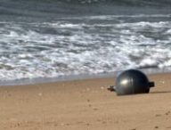 Sphère métallique retrouvée sur une plage en Australie. // Source : Australian Space Agency/Facebook Sphère métallique retrouvée sur une plage en Australie. // Source : Australian Space Agency/Facebook