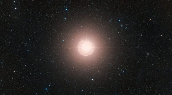Bételgeuse. // Source : ESO/Digitized Sky Survey 2