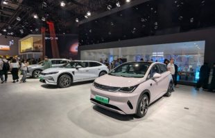 Toujours plus de modèles à présenter sur les salons (BYD - Shanghai 2025) // Source : Raphaelle Baut pour Numerama