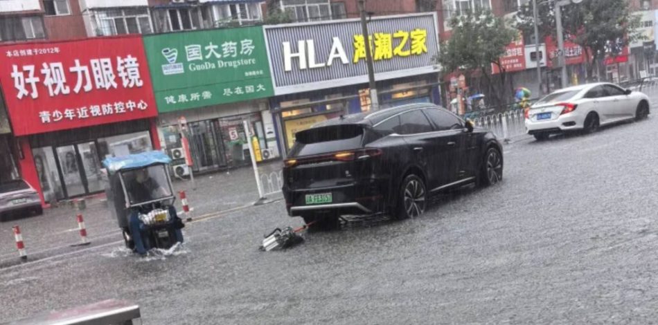 BYD Tang traînant son moteur en Chine  // Source : Carnewschina
