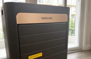 Le design de la Dreame est sobre et efficace // Source : Numerama Le design de la Dreame est sobre et efficace // Source : Numerama