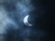 Éclipse solaire et nuages. // Source : Canva