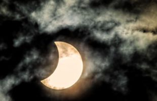 Éclipse solaire. // Source : Canva