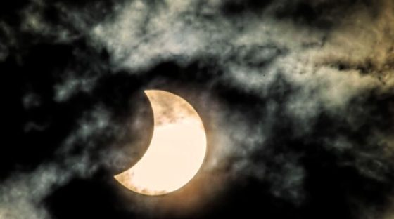 Éclipse solaire. // Source : Canva Éclipse solaire. // Source : Canva