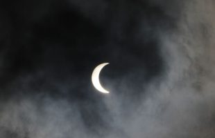 Éclipse solaire. // Source : Canva