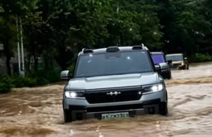 Fang Cheng Bao dans les inondations en Chine // Source : CarNewsChina