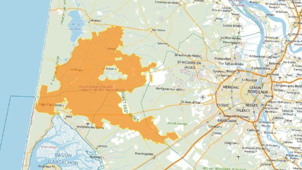 Superficie du feu, le 28 juillet 2026 à 22h30. // Source : Via X @asso_psfdf (image recadrée), Préfecture de la Gironde
