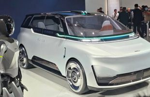 Geely EVA au salon de Beijing // Source : Drive.au Geely EVA au salon de Beijing // Source : Drive.au