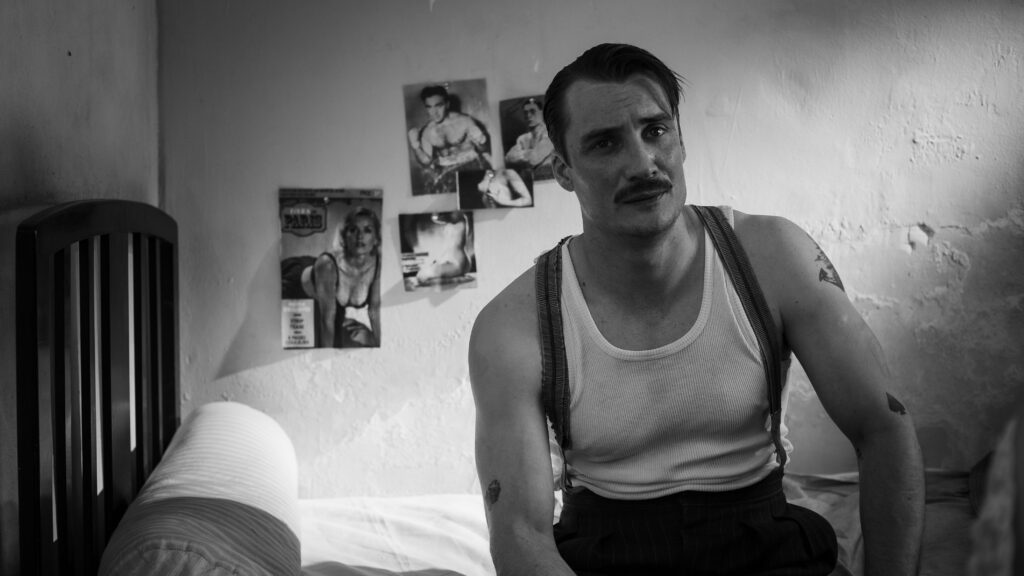 Pierre Lottin est bien plus qu'un Tuche comme ici dans l'Etranger de François Ozon // Source : FOZ Pierre Lottin est bien plus qu'un Tuche comme ici dans l'Etranger de François Ozon // Source : FOZ