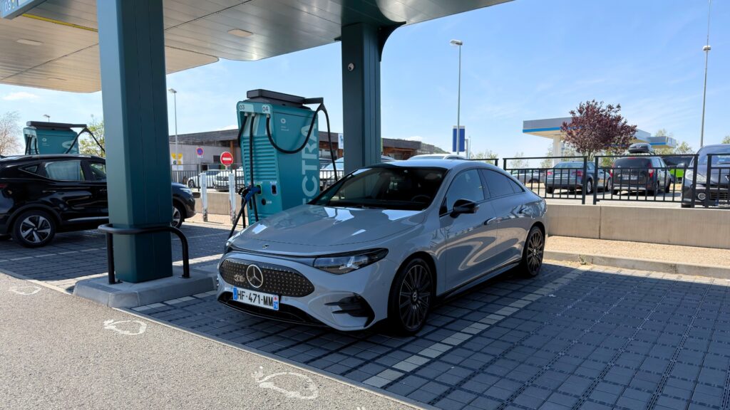La Mercedes CLA à l'essai. // Source : Robin San Vicente pour Numerama La Mercedes CLA à l'essai. // Source : Robin San Vicente pour Numerama