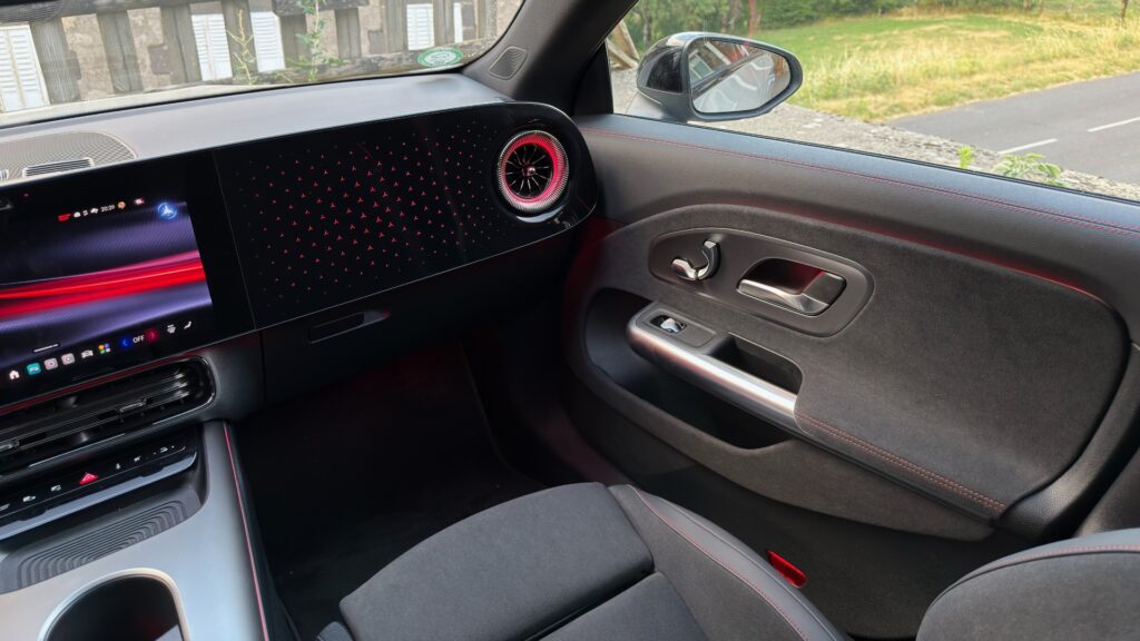 La Mercedes CLA à l'essai. // Source : Robin San Vicente pour Numerama La Mercedes CLA à l'essai. // Source : Robin San Vicente pour Numerama