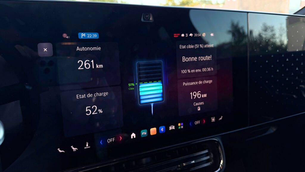 La Mercedes CLA à l'essai. // Source : Robin San Vicente pour Numerama La Mercedes CLA à l'essai. // Source : Robin San Vicente pour Numerama