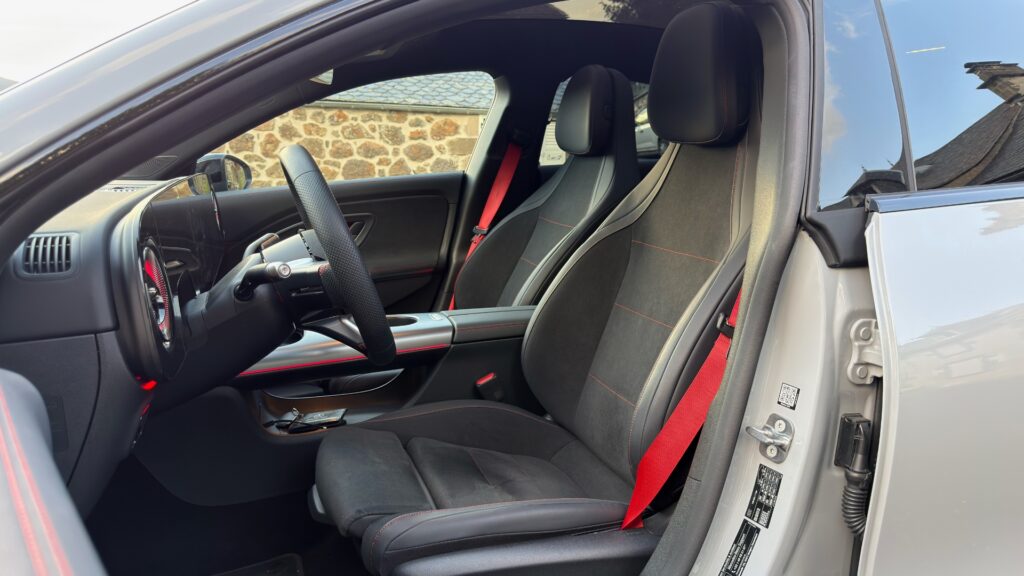 La Mercedes CLA à l'essai. // Source : Robin San Vicente pour Numerama La Mercedes CLA à l'essai. // Source : Robin San Vicente pour Numerama