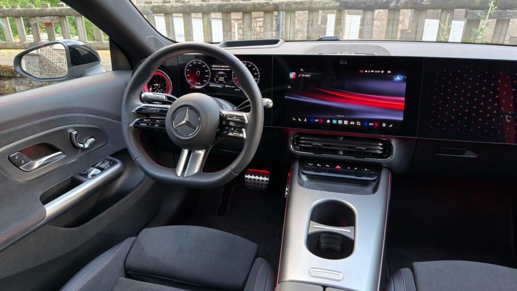 La Mercedes CLA à l'essai. // Source : Robin San Vicente pour Numerama La Mercedes CLA à l'essai. // Source : Robin San Vicente pour Numerama