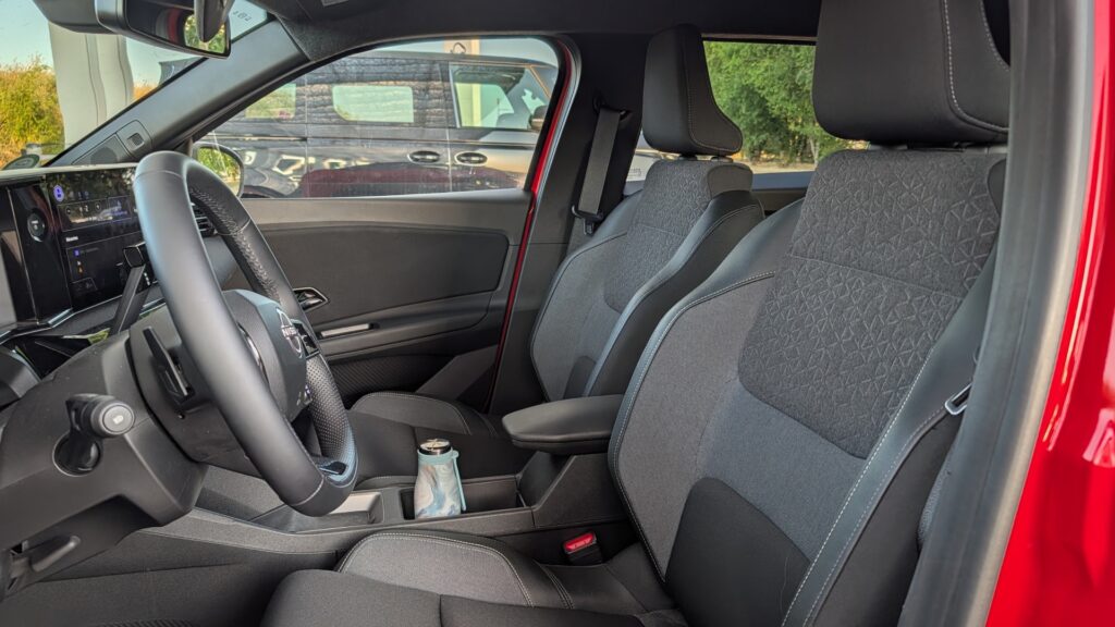 Intérieur de la Nissan Micra // Source : Raphaelle Baut pour Numerama