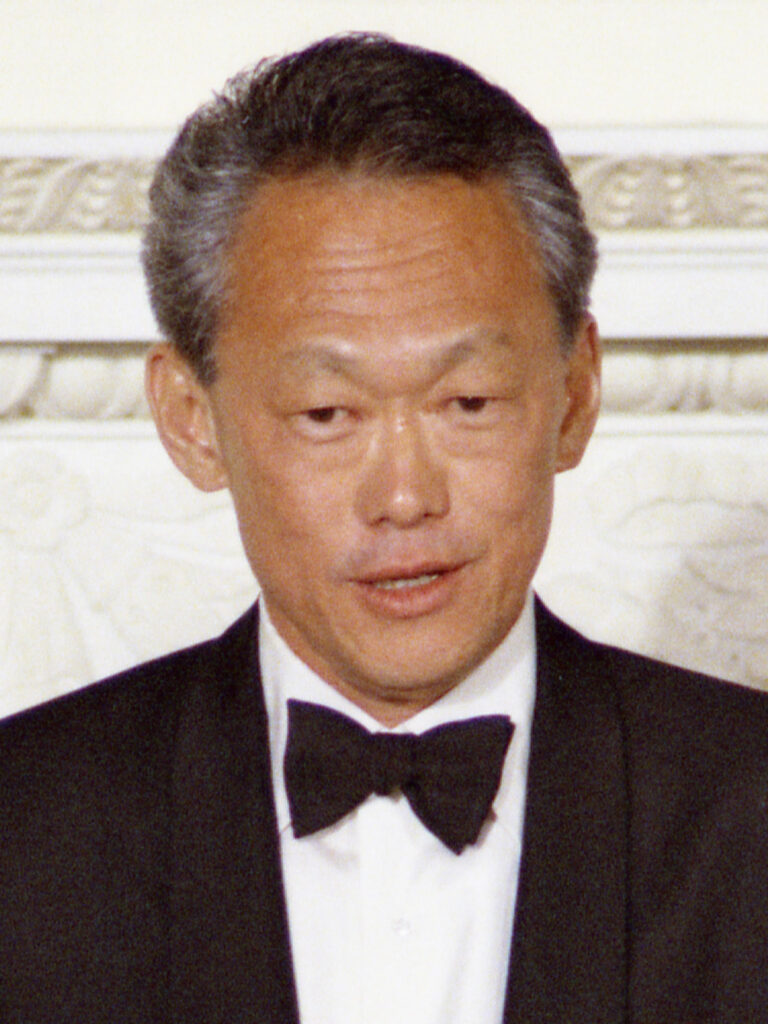 1975, May 8 – State Dining Room – The White House – Washington, DC – Lee Kuan Yew – standing, making toast; formal wear – State Dinner for the Prime Minister of the Republic of Singapore 1975, May 8 – State Dining Room – The White House – Washington, DC – Lee Kuan Yew – standing, making toast; formal wear – State Dinner for the Prime Minister of the Republic of Singapore