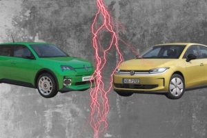 La Volkswagen ID. Polo Trend vs la Renault 5 E-Tech Five. // Source : Robin San Vicente pour Numerama La Volkswagen ID. Polo Trend vs la Renault 5 E-Tech Five. // Source : Robin San Vicente pour Numerama