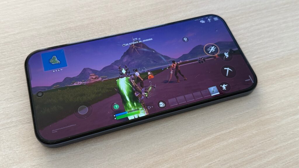 Le Realme 16 Pro se débrouille plutôt bien en jeu, même si ce n’est clairement pas sa spécialité.