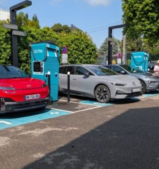 Recharge à une station Electra // Source : Raphaelle Baut pour Numerama