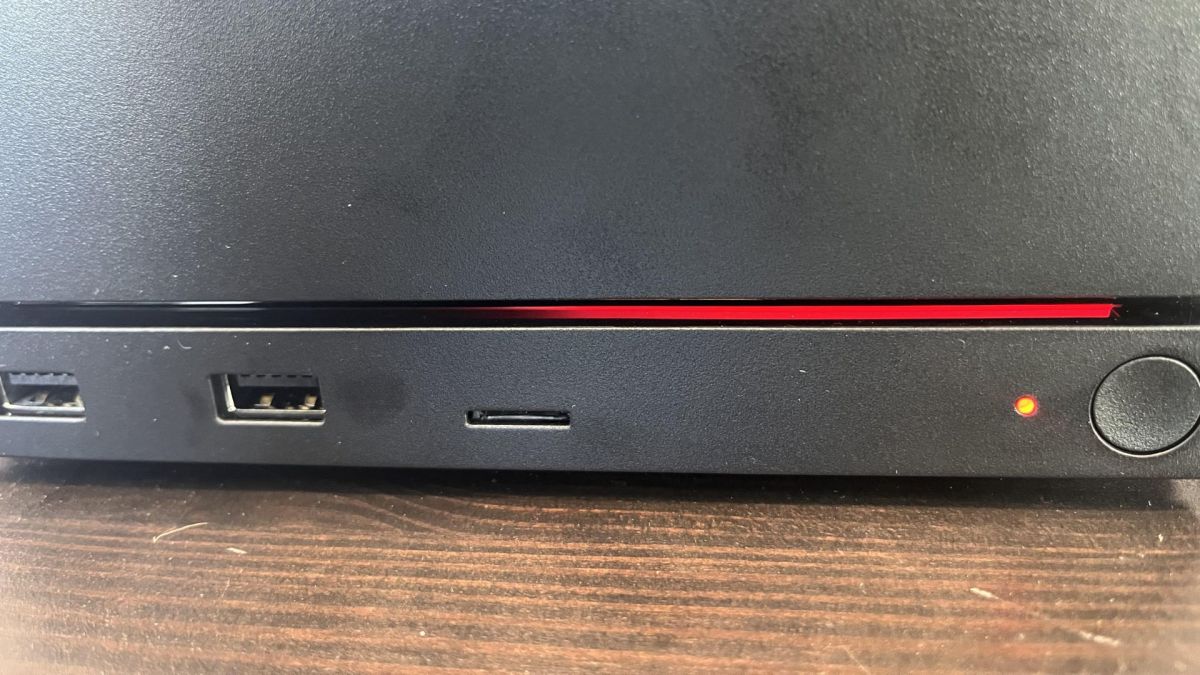 Un cas de Red Line of Death s'est déclaré sur une Steam Machine. // Source : me_hil via Reddit Un cas de Red Line of Death s'est déclaré sur une Steam Machine. // Source : me_hil via Reddit