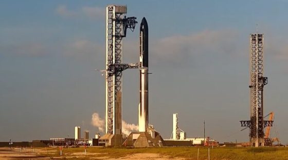 Le Starship peu avant l'annulation de son treizième vol. // Source : Capture Youtube/NasaSpaceFlight Le Starship peu avant l'annulation de son treizième vol. // Source : Capture Youtube/NasaSpaceFlight