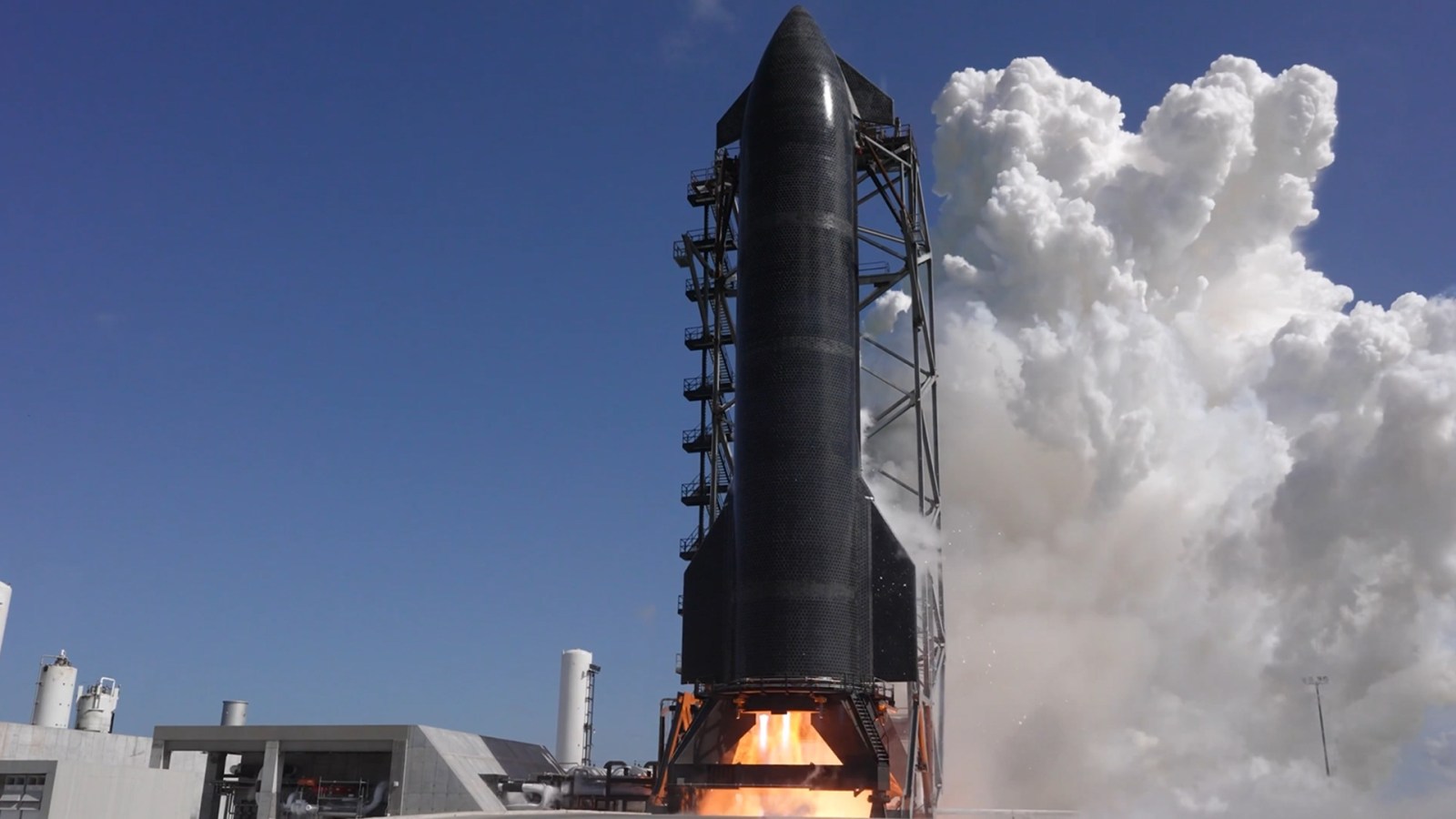 SpaceX : test statique réussi pour les moteurs du Starship avant le vol 13