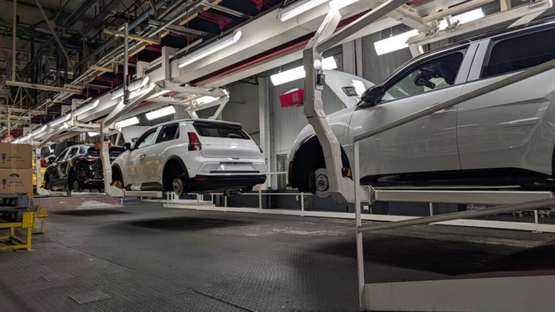 Produire des voitures électriques compétitives en France était « impossible », Renault passe pourtant le cap du million