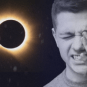 Éclipse du 12 août : « mal aux yeux », « vision floue »… ces recherches explosent sur Google // Source : NASA / Numerama Éclipse du 12 août : « mal aux yeux », « vision floue »… ces recherches explosent sur Google // Source : NASA / Numerama