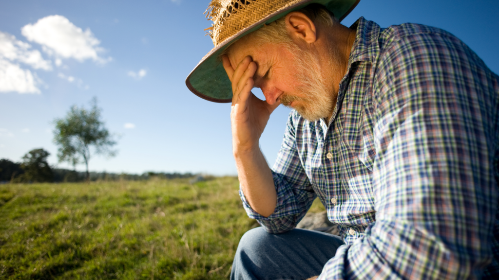 Un agriculteur triste...😢 // Source : Canva