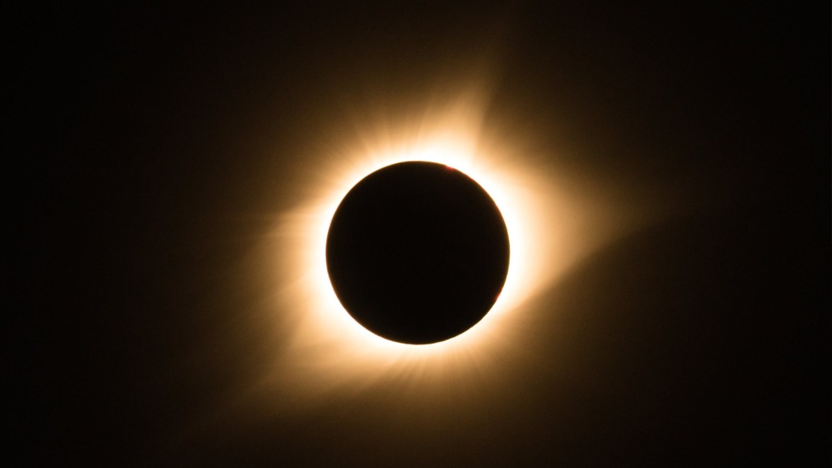 éclipse solaire 2027 // Source : steve Kuzminski, Canva