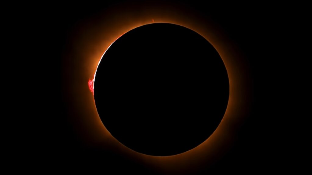 L'éclipse et la protubérance solaire L'éclipse et la protubérance solaire