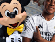 Mbappé et Mickey. // Source : Numerama
