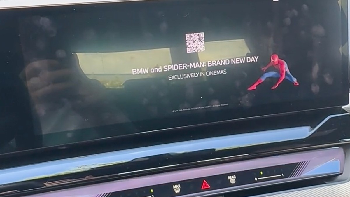 La pub pour Spider-Man dans une BMW i5. // Source : Milanista58 via Reddit La pub pour Spider-Man dans une BMW i5. // Source : Milanista58 via Reddit