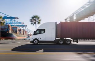 Tesla Semi  // Source : Tesla