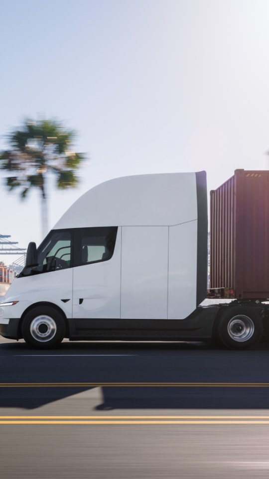 Tesla Semi  // Source : Tesla