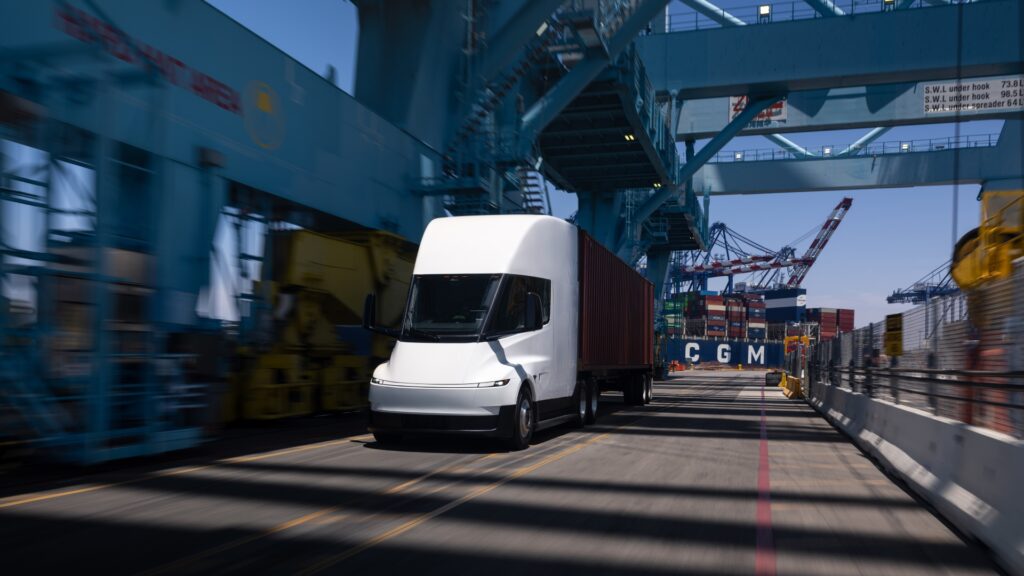 Tesla Semi // Source : Tesla